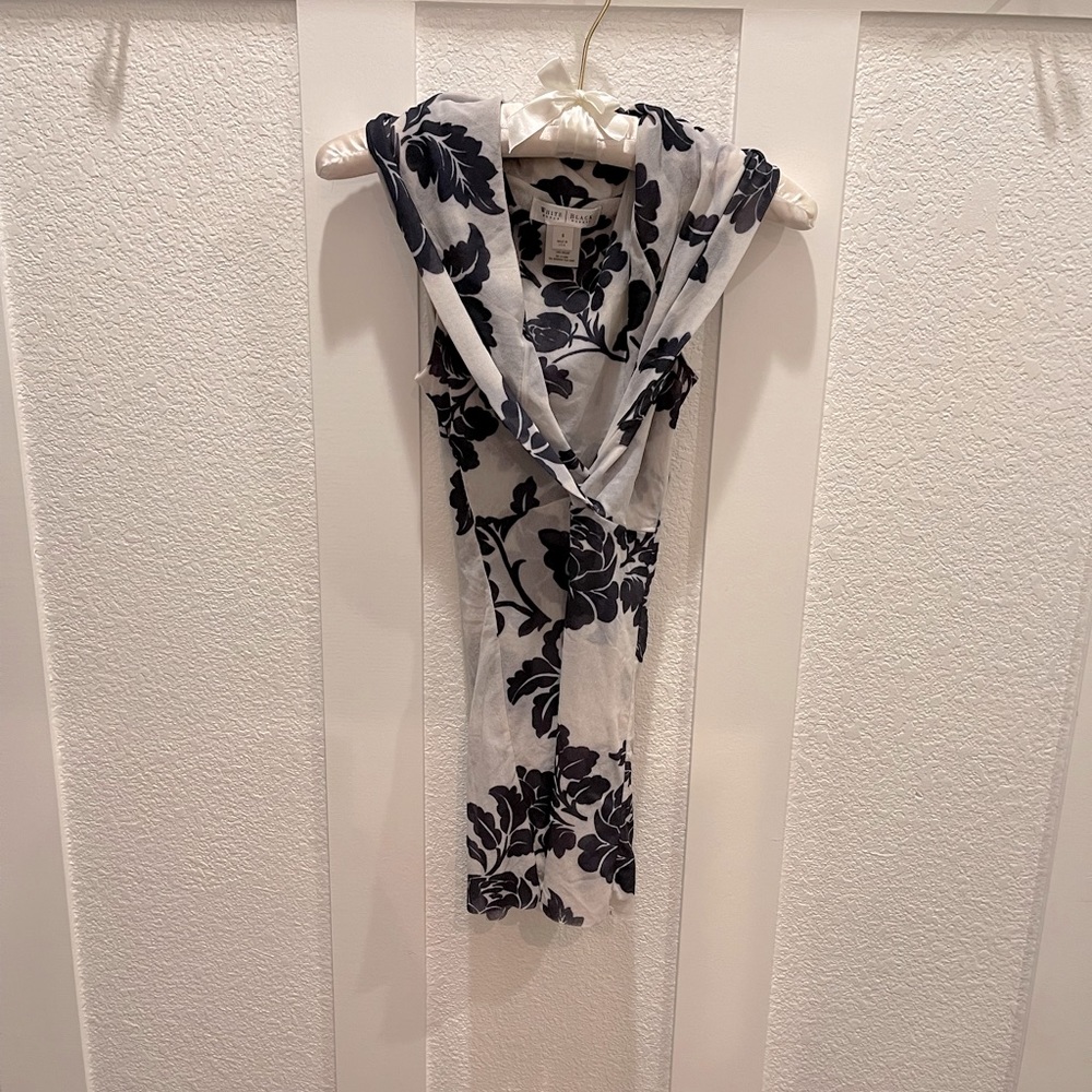 White House Black Market fitted floral top Size S